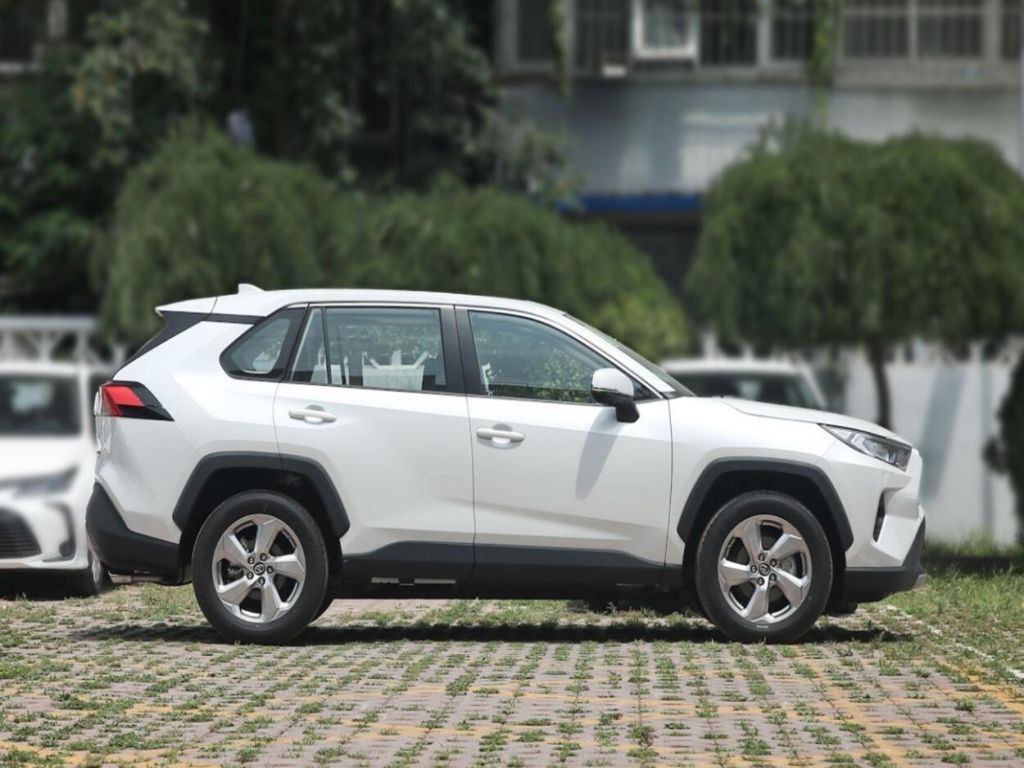 RAV4 榮放2021款 2.0L CVT兩驅(qū)風(fēng)尚PLUS版